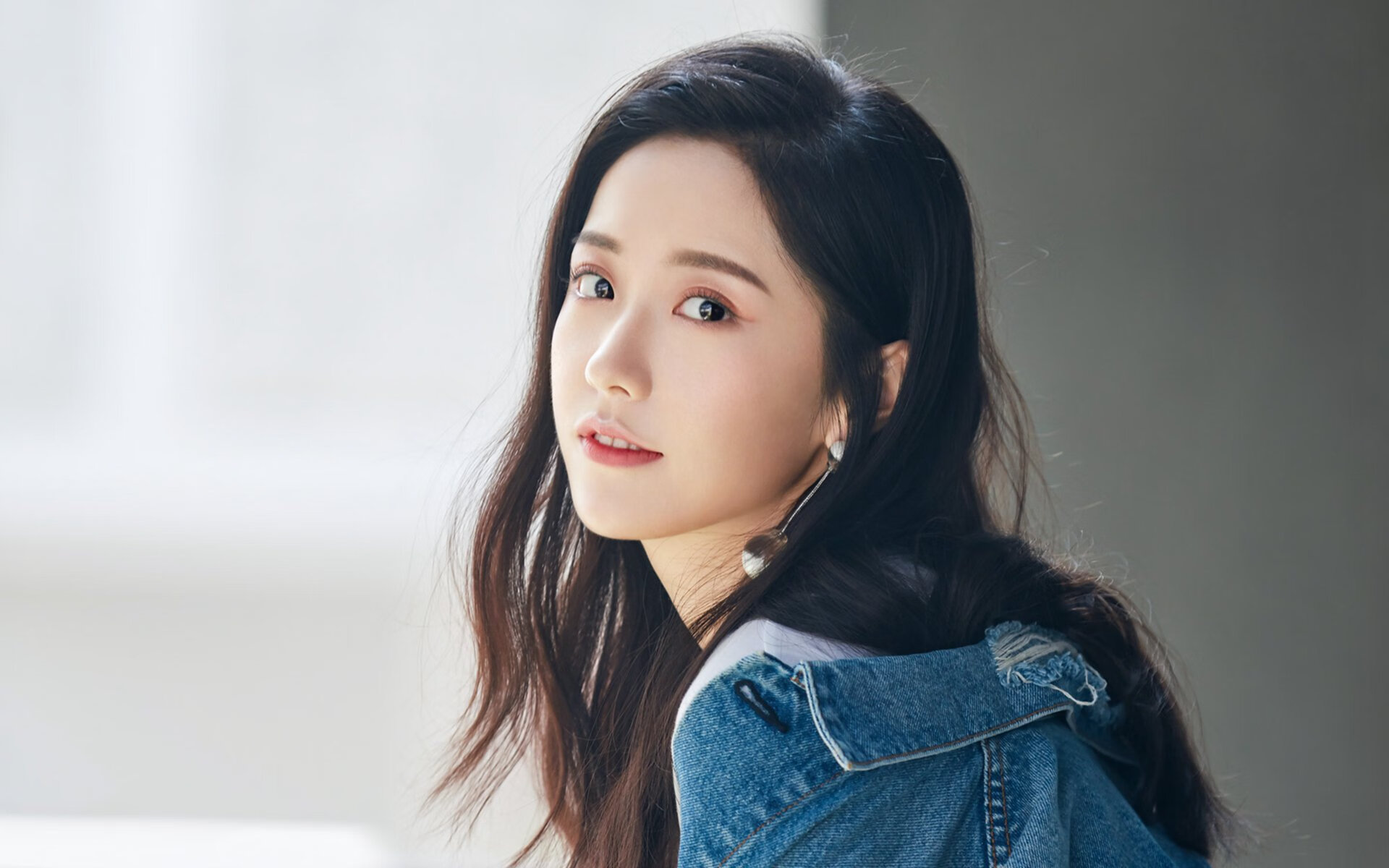 中国篮球明星参与公益活动，彰显社会责任，篮球体育明星中国