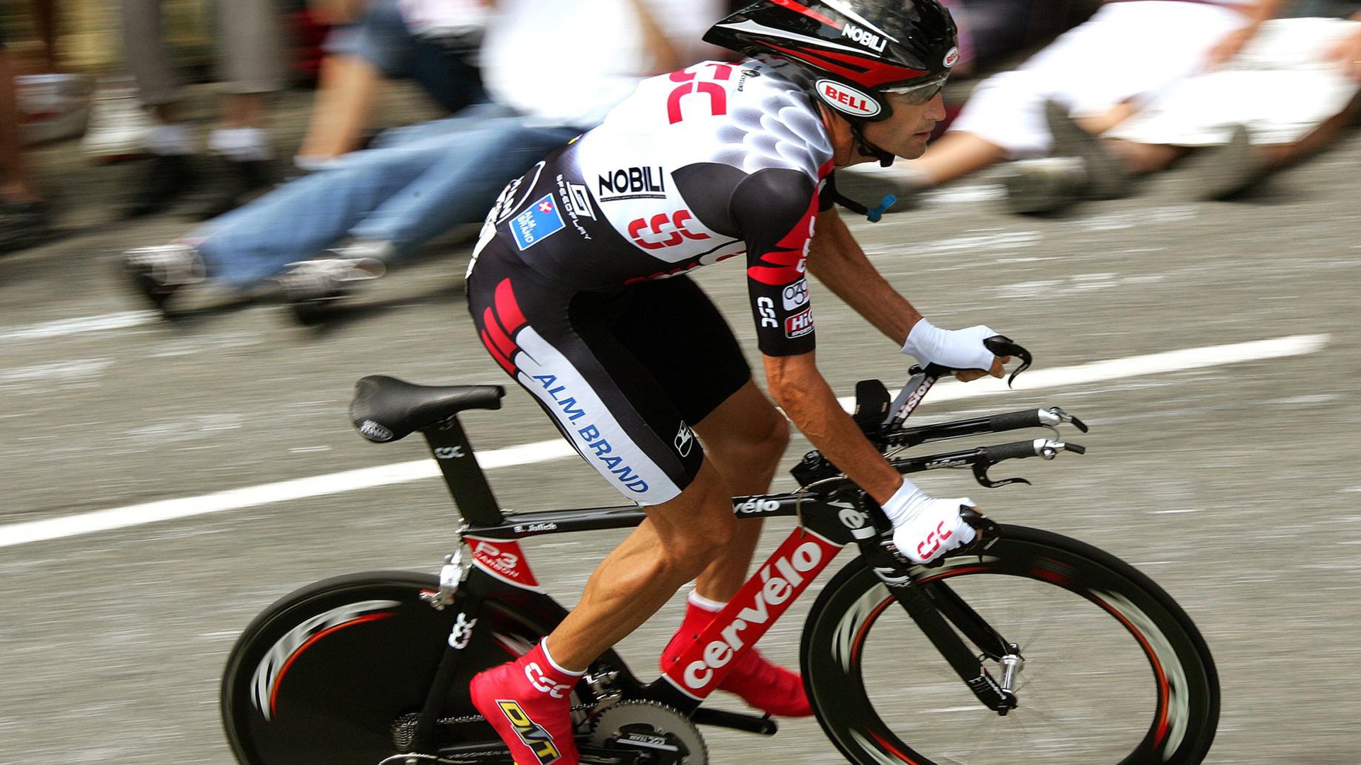 “马科斯·梅特罗的防守战术与进攻突破，助力美洲狮队崭露头角”